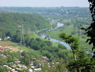 Blick auf die Ruhr und den Campingplatz Freizeitdomizil Ruhrtal vom Isenberg