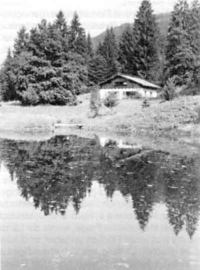 Das Haus von Gerhard Schönauer in der Natur (22 kB)